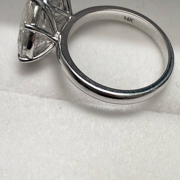 4.50 CTW Emerald & Pear
Moissanite Two Stone
Wedding Ring Solid 14K White
Gold